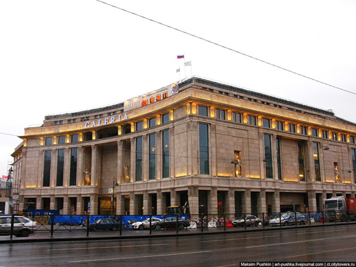 20111020 «Мега Джинс» стала эксклюзивным дилером компании F5 в Санкт-Петербурге. Фотография предоставлена компанией.