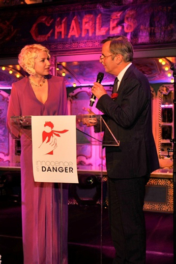 20100603 Благотворительный вечер Франции Innocence in danger. Фотография предоставлена Домом моды Lena Vasilyeva.