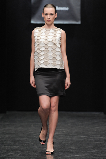 20091021 Показ коллекции «Monochrome» Александра Абрамова на Russian Fashion Week  (весна-лето/2010). Фотография Александра Азарова, агентство «Артефакт»