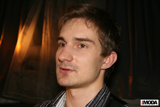 20091204 Дизайнер Александр Абрамов. Показ коллекции «Monochrome» (весна-лето 2010) в клубе Fabrique. Фотография Дэниела Андерсона, ИА «РИА МОДА»
