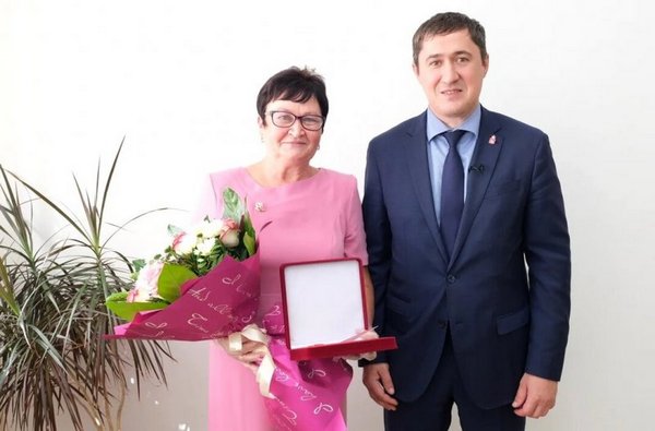 Государственная награда с вручением знака отличия «За наставничество» вручен сотруднице ГК «Чайковский текстиль»