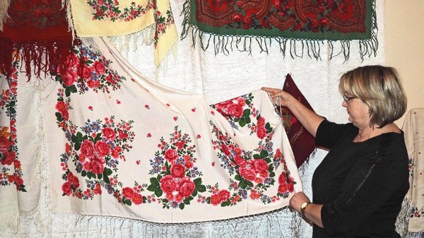 В Воронеже открылась историческая выставка женских платков