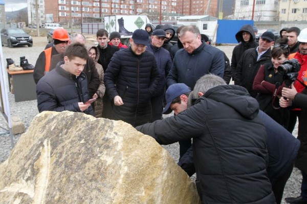 В Дагестане заложили капсулу под первый камень в строительстве новой обувной фабрики В Дагестане заложили капсулу под первый камень в строительстве новой обувной фабрики