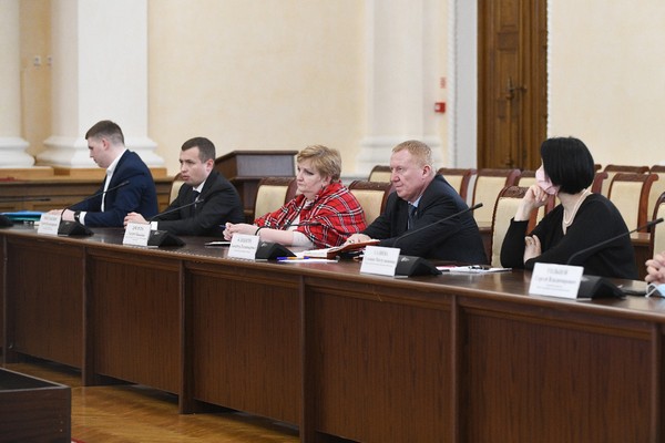 Глава Смоленской области обсудил с представителями легпрома региона производство средств индивидуальной защиты Глава Смоленской области обсудил с представителями легпрома региона производство средств индивидуальной защиты