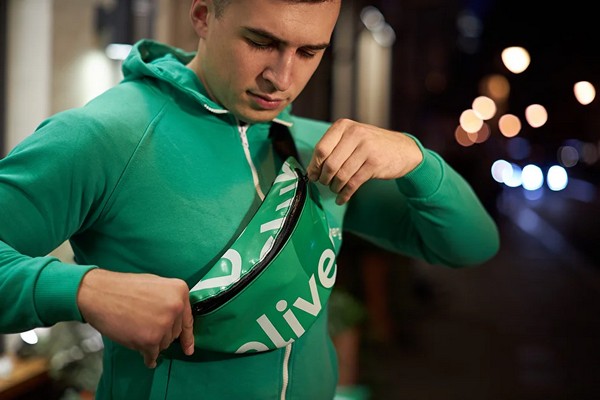 ГК «ЭкоТехнологии» сшила поясные сумки для Delivery Club ГК «ЭкоТехнологии» сшила поясные сумки для Delivery Club