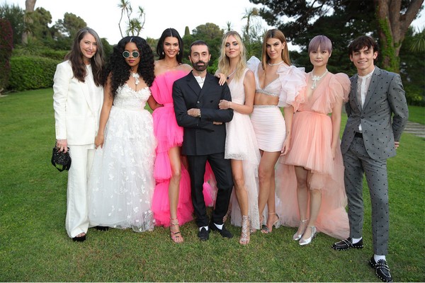 Совместная коллекция Giambattista Valli и H&M начала продаваться в ТК «Невский Центр»