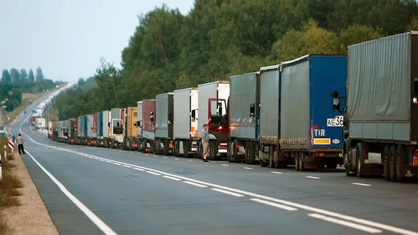 Доставка европейских грузов в Россию через Белоруссию становится медленнее или дороже Доставка европейских грузов в Россию через Белоруссию становится медленнее или дороже