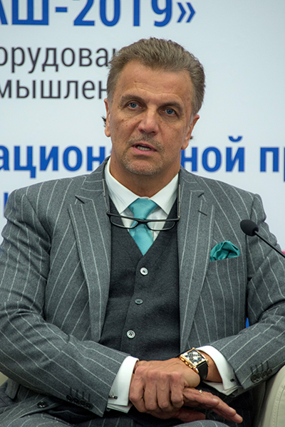 Союзлегпром продолжает взаимодействовать с правительством страны по вопросу мер поддержки легпрома