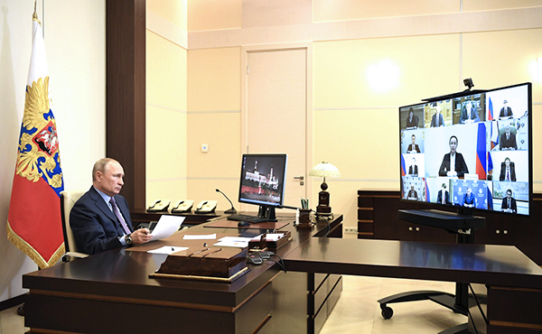 Владимир Путин провел совещание по поддержке легкой промышленности