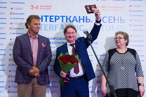 Глава компании «Округ» получил медаль «Трудовая доблесть»