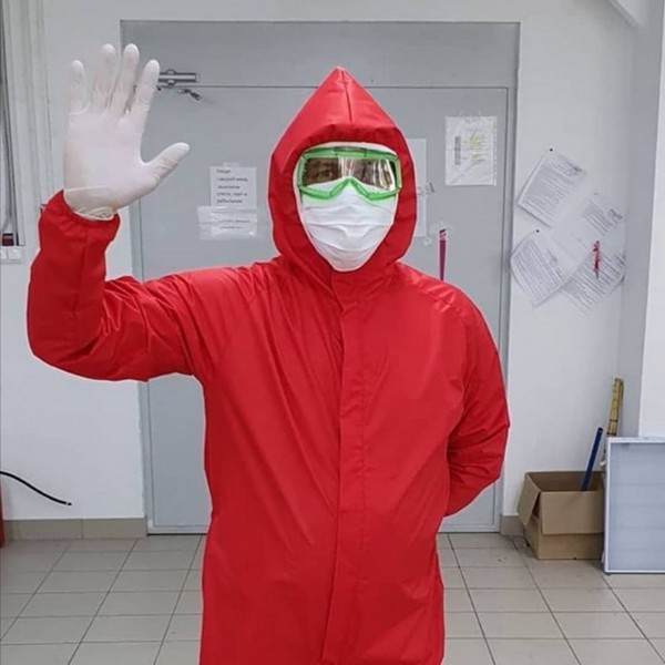 Екатеринбургское предприятие перепрофилировалось на пошив защитных костюмов