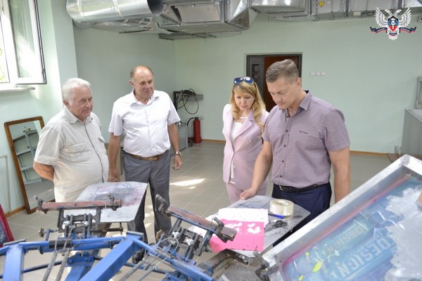 Делегация Минпромторга ДНР с рабочим визитом посетила производителя бельевого трикотажа «Лемуа»