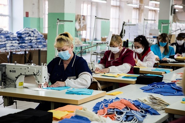 Вышневолоцкий трикотажный комбинат «Парижская коммуна» наладил производство защитных масок