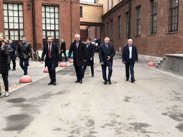 Губернатор Санкт-Петербурга посетил прядильно-ниточный комбинат «Красная нить»