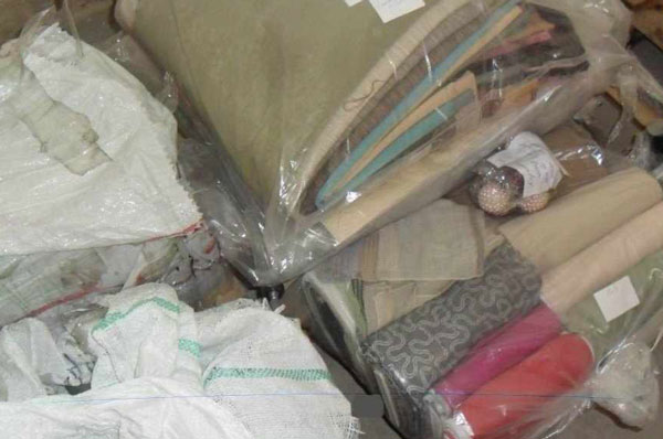 В Казани регулярно задерживают пассажиров с контрабандой турецких товаров легкой промышленности В Казани регулярно задерживают пассажиров с контрабандой турецких товаров легкой промышленности